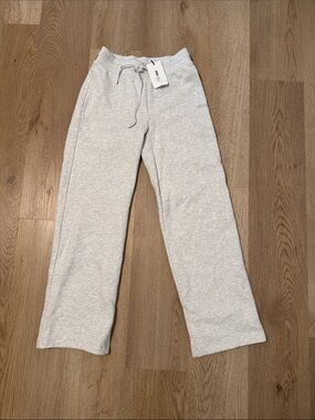 Aritzia Light Gray Perfect Fit Straight Sweatpants NWT